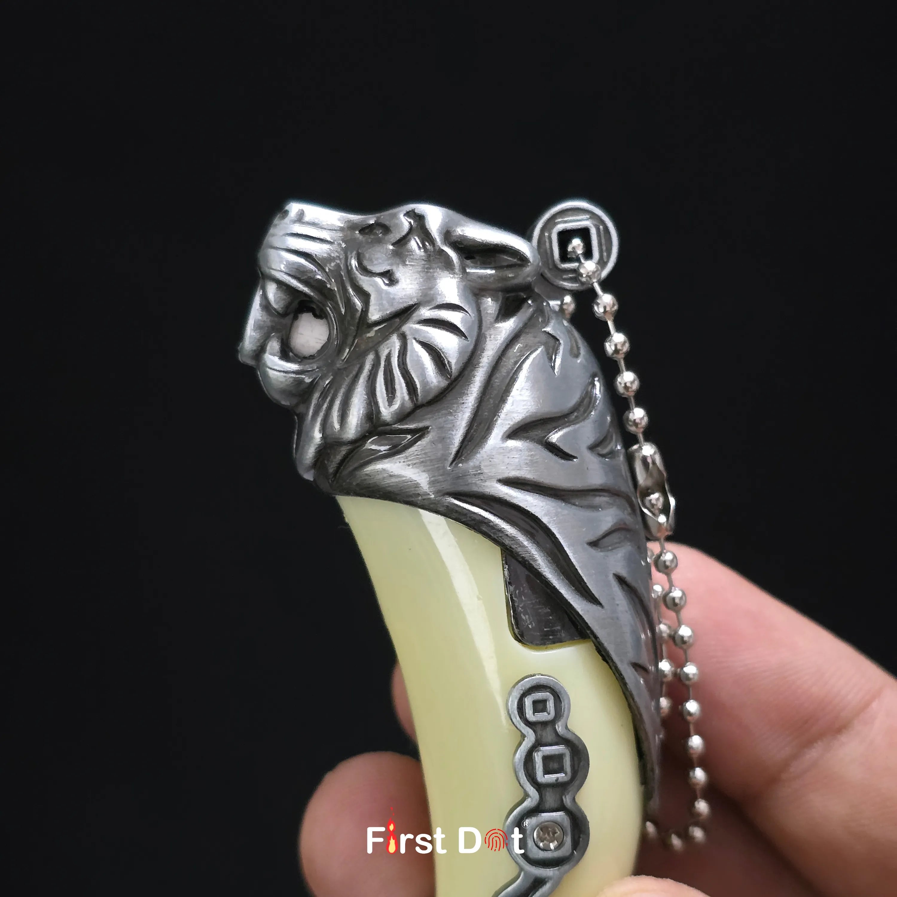 First Dot LED Key Tiger Tooth Lighter