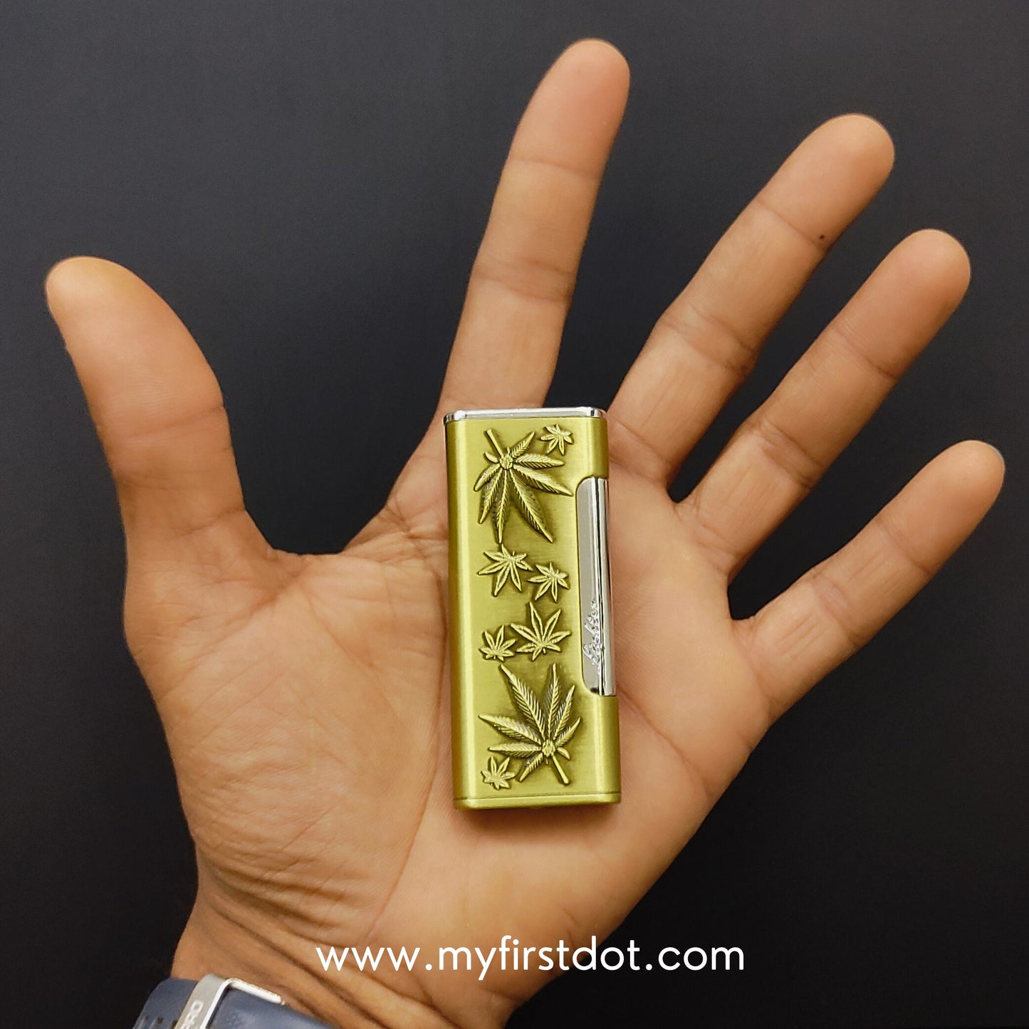 Vintage Leaf Carved Jet Flame Lighter Gold